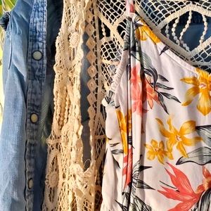 rue21 Crochet Vest Size M